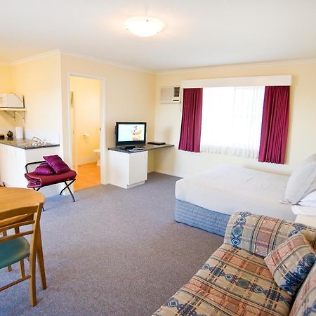 Redwood Manor Motel Apartments Γουόρναμπουλ Εξωτερικό φωτογραφία