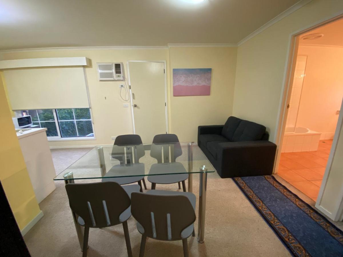 Redwood Manor Motel Apartments Γουόρναμπουλ Εξωτερικό φωτογραφία
