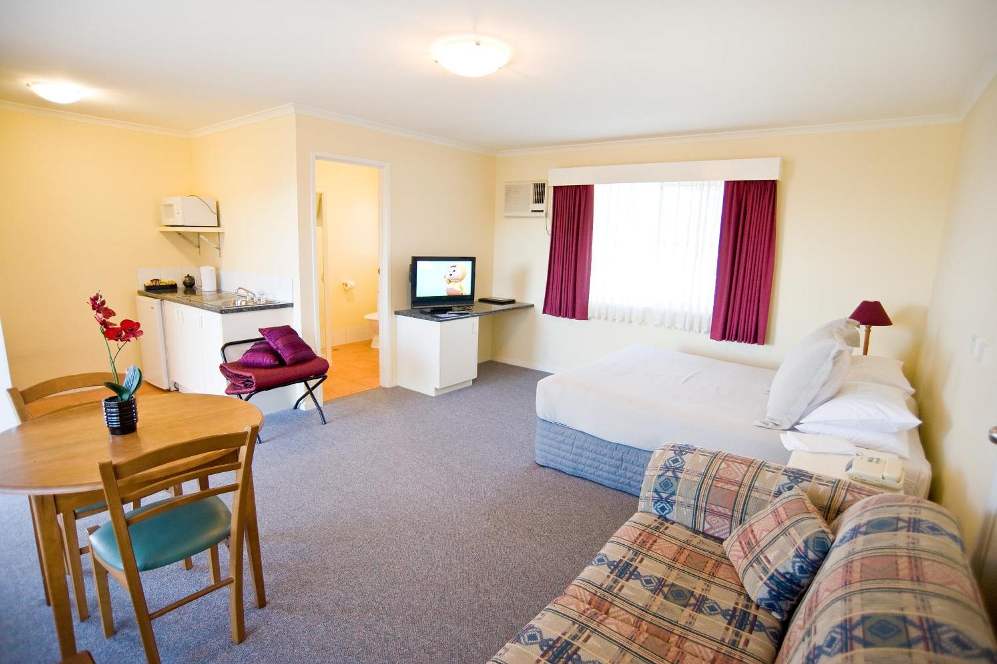 Redwood Manor Motel Apartments Γουόρναμπουλ Εξωτερικό φωτογραφία