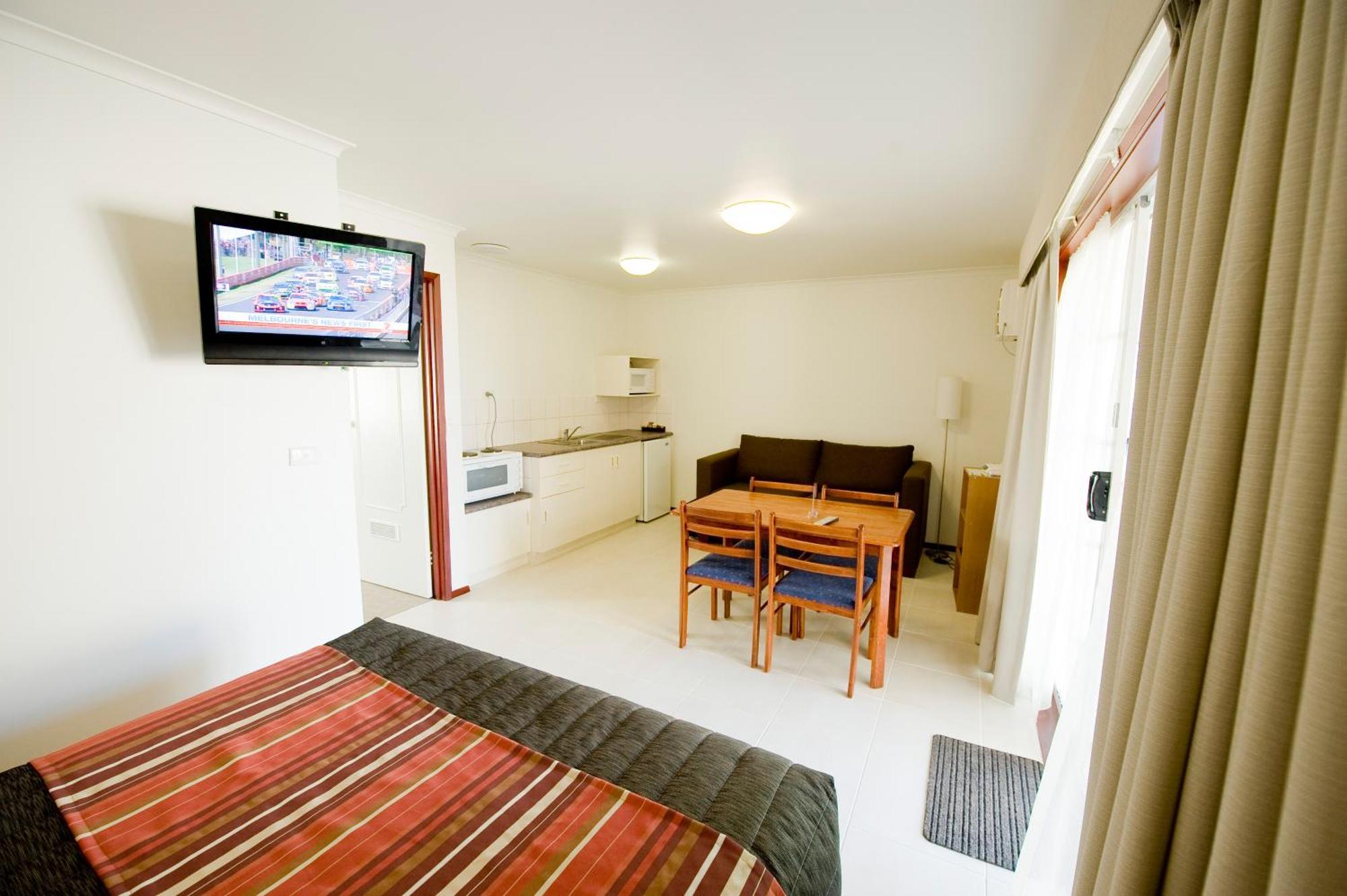 Redwood Manor Motel Apartments Γουόρναμπουλ Εξωτερικό φωτογραφία