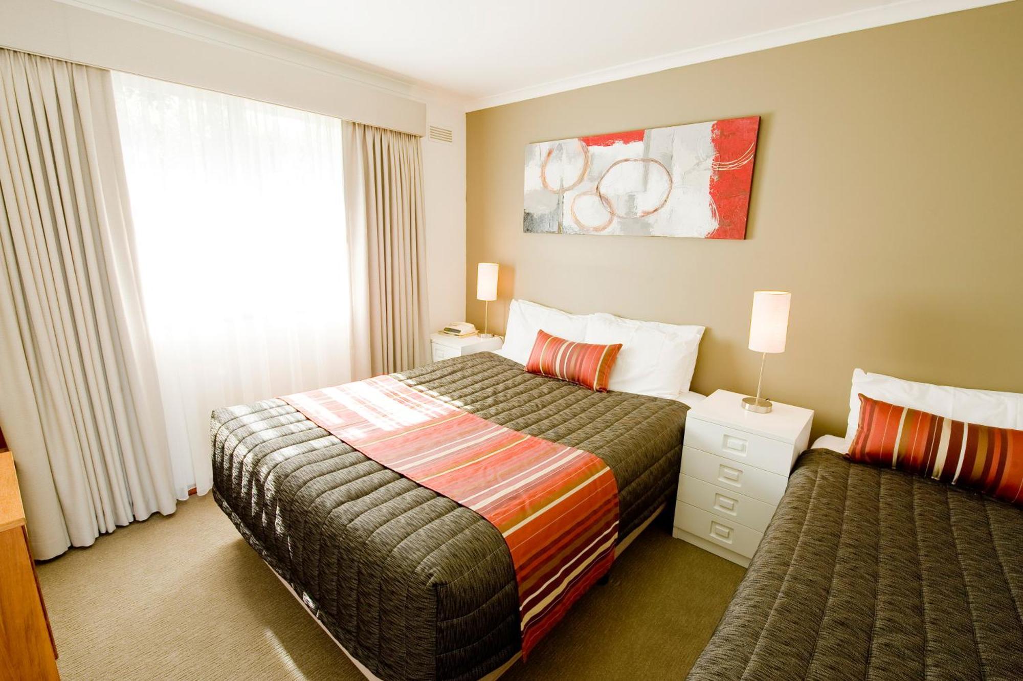 Redwood Manor Motel Apartments Γουόρναμπουλ Εξωτερικό φωτογραφία