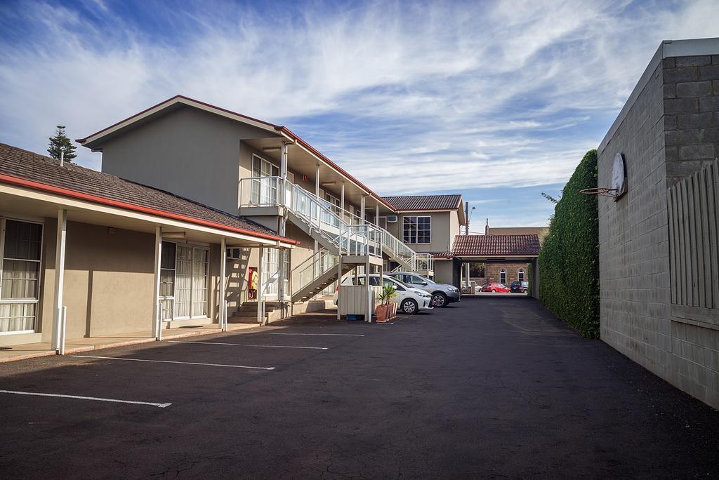 Redwood Manor Motel Apartments Γουόρναμπουλ Εξωτερικό φωτογραφία