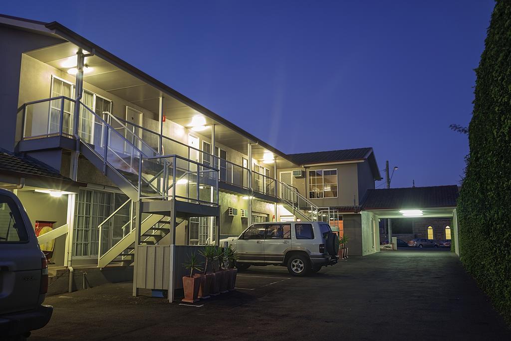 Redwood Manor Motel Apartments Γουόρναμπουλ Εξωτερικό φωτογραφία