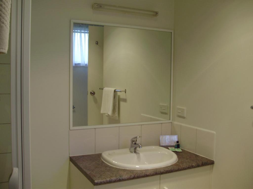 Redwood Manor Motel Apartments Γουόρναμπουλ Εξωτερικό φωτογραφία