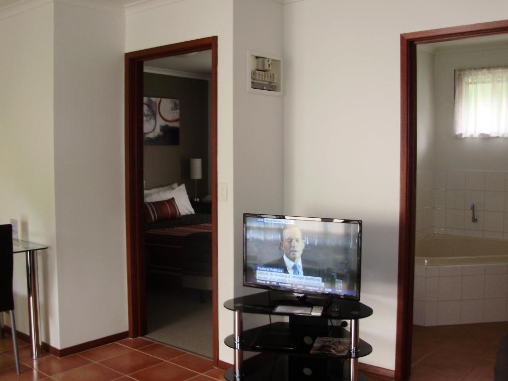 Redwood Manor Motel Apartments Γουόρναμπουλ Δωμάτιο φωτογραφία