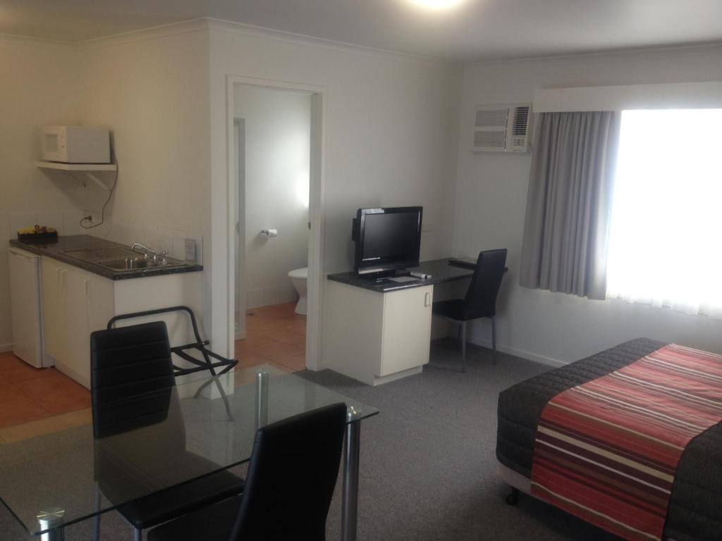 Redwood Manor Motel Apartments Γουόρναμπουλ Δωμάτιο φωτογραφία