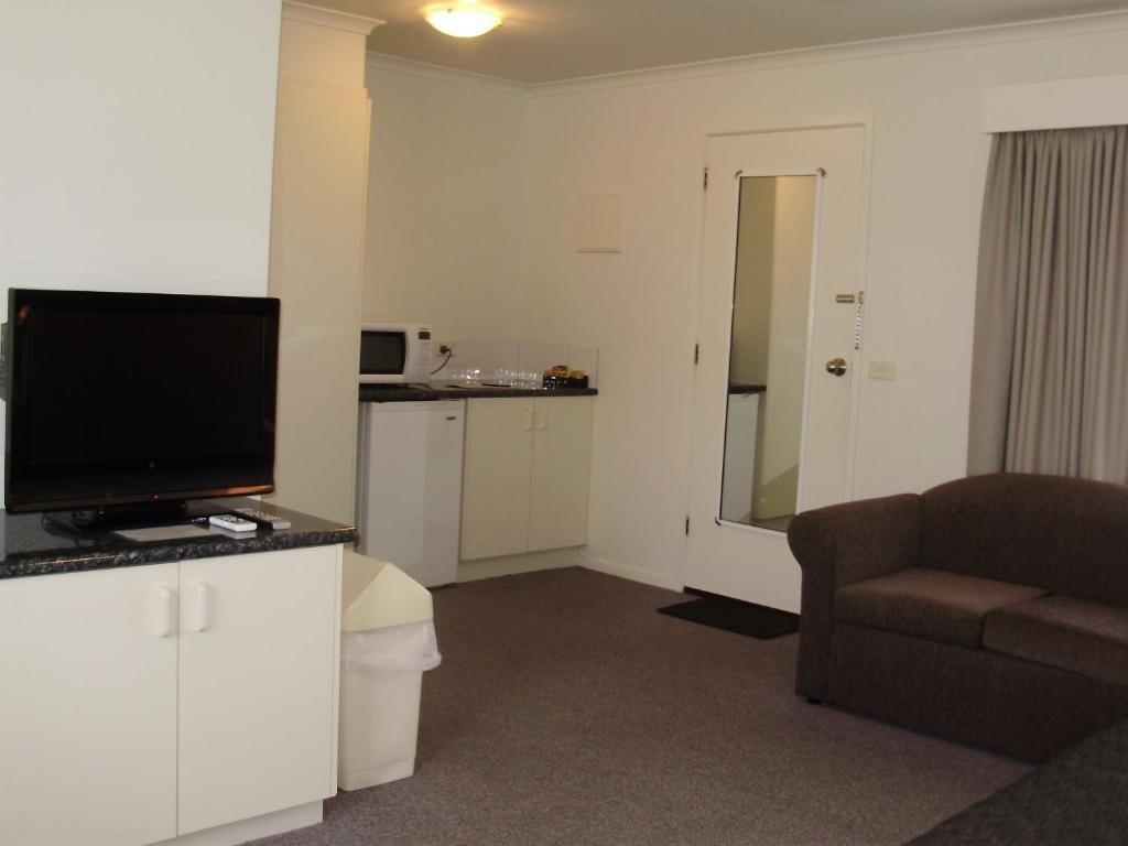 Redwood Manor Motel Apartments Γουόρναμπουλ Δωμάτιο φωτογραφία