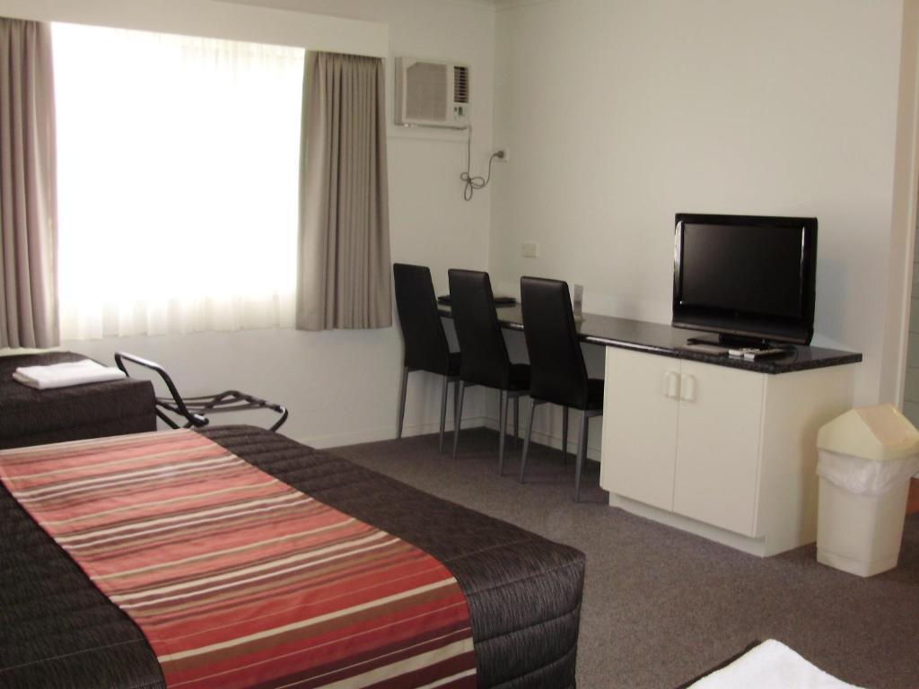 Redwood Manor Motel Apartments Γουόρναμπουλ Δωμάτιο φωτογραφία