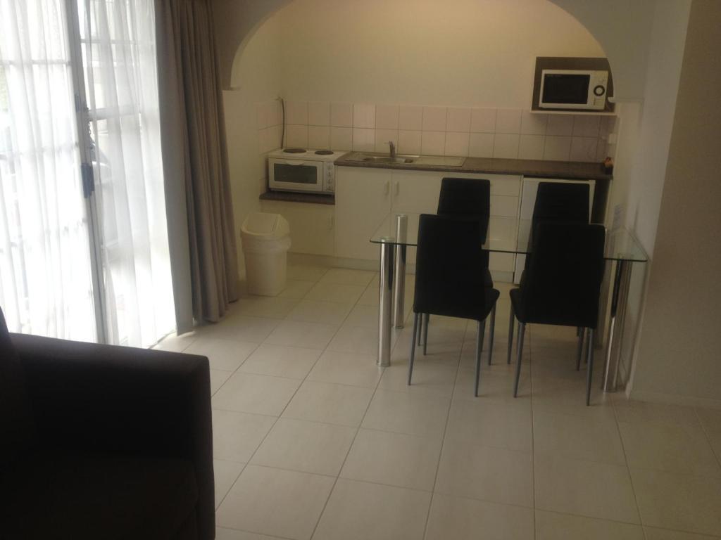 Redwood Manor Motel Apartments Γουόρναμπουλ Εξωτερικό φωτογραφία