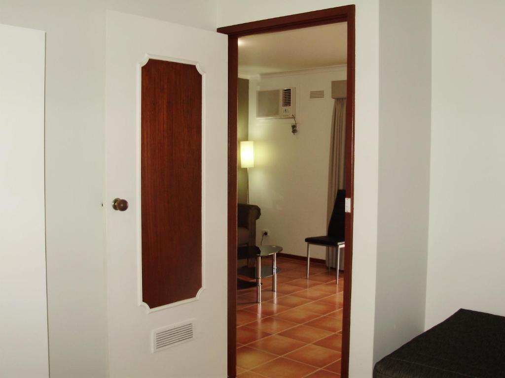 Redwood Manor Motel Apartments Γουόρναμπουλ Εξωτερικό φωτογραφία