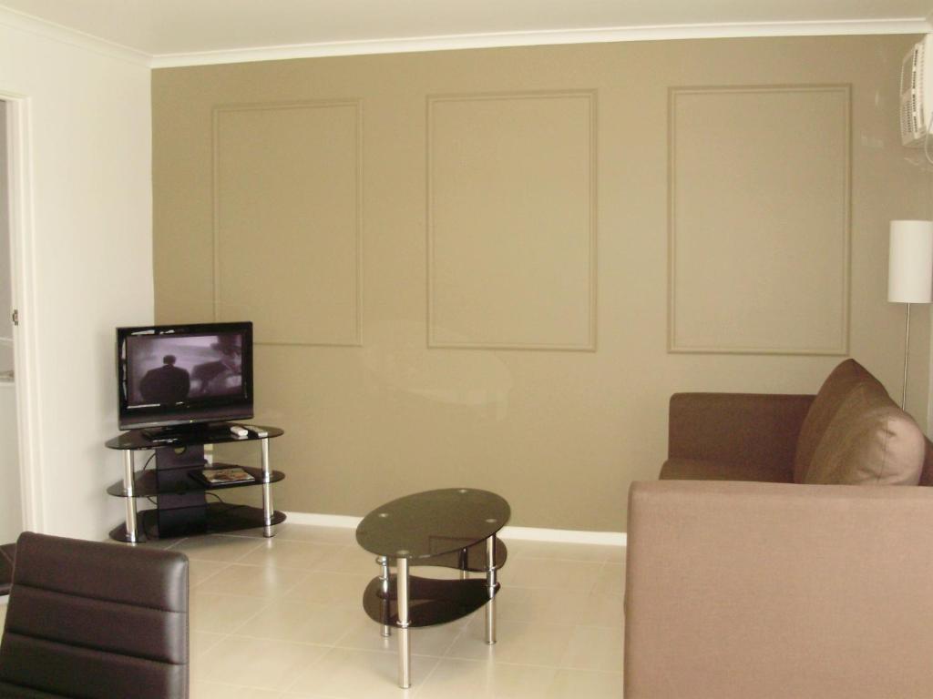 Redwood Manor Motel Apartments Γουόρναμπουλ Εξωτερικό φωτογραφία